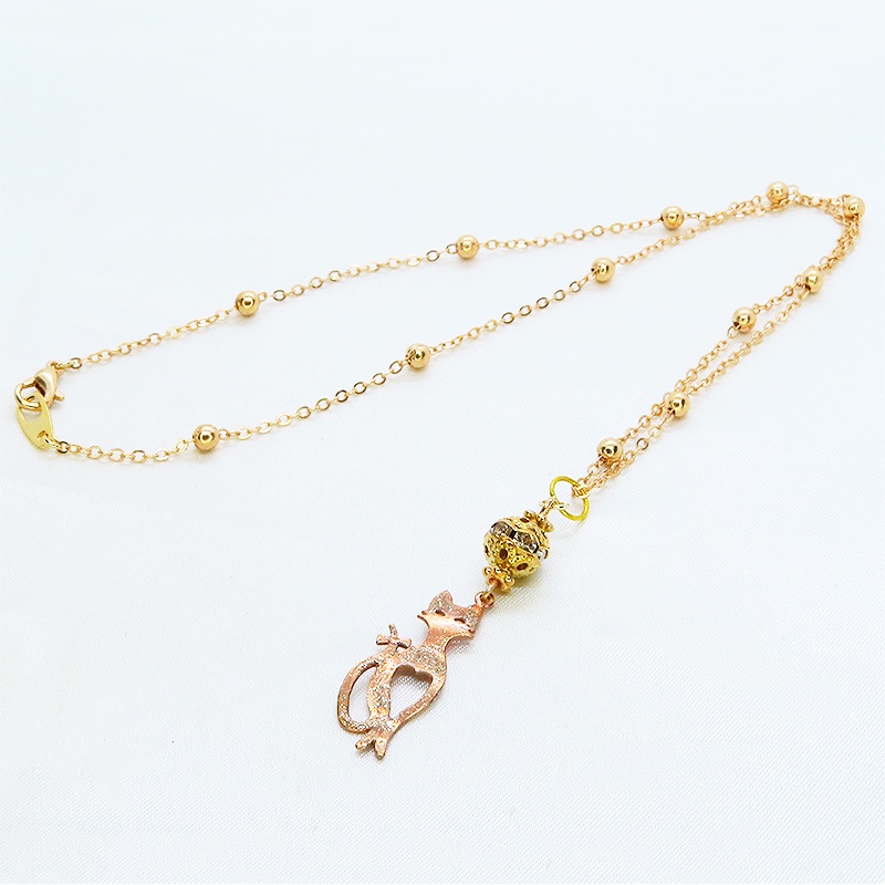 ラメ入りマットゴールドのスマートな猫シルエットモチーフとメタルビーズ(ゴールド)のペンダントネックレス 長さ調整可