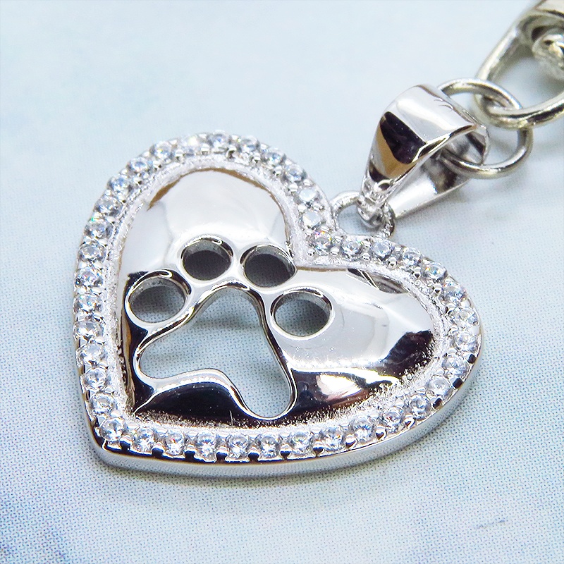 シルバー925 肉球の型抜きがワンポイントのハートのチャームの大人可愛いキーホルダー キュービックジルコニア