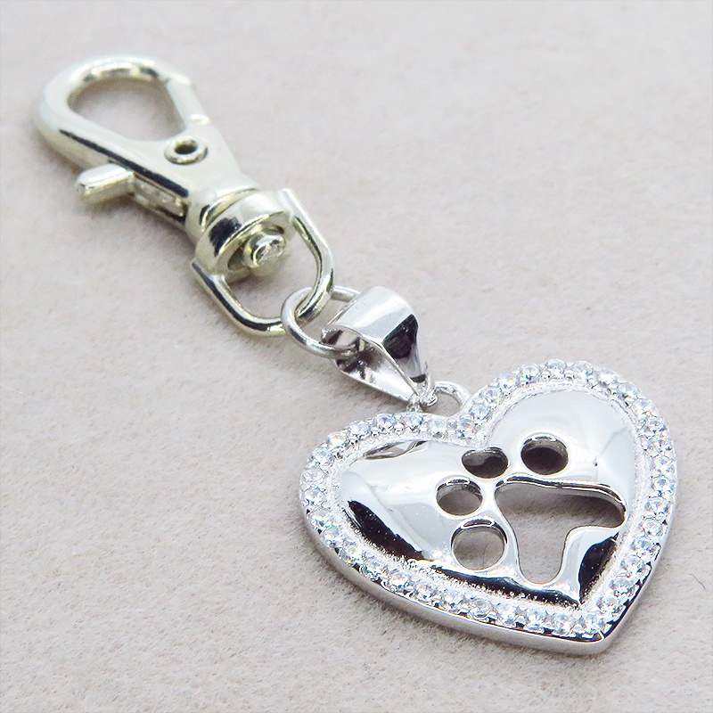 シルバー925 肉球の型抜きがワンポイントのハートのチャームの大人可愛いキーホルダー キュービックジルコニア