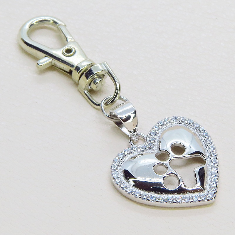 シルバー925 肉球の型抜きがワンポイントのハートのチャームの大人可愛いキーホルダー キュービックジルコニア