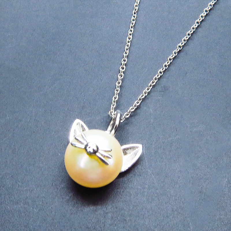 シルバー925 ひげつき猫耳パールのペンダント型ネックレス 淡水パール(コーラルピンク)アジャスター可