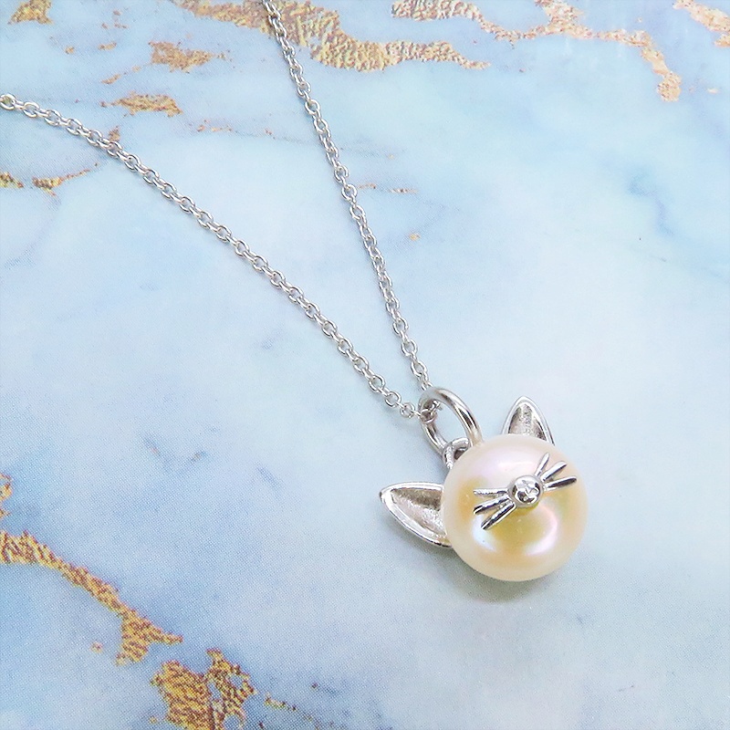 シルバー925 ひげつき猫耳パールのペンダント型ネックレス 淡水パール(コーラルピンク)アジャスター可