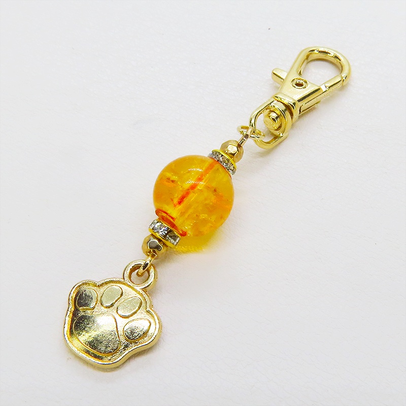 マットゴールド 肉球チャームとオレンジカラーのビーズを組合せた大人可愛いキーホルダー 金具変更可