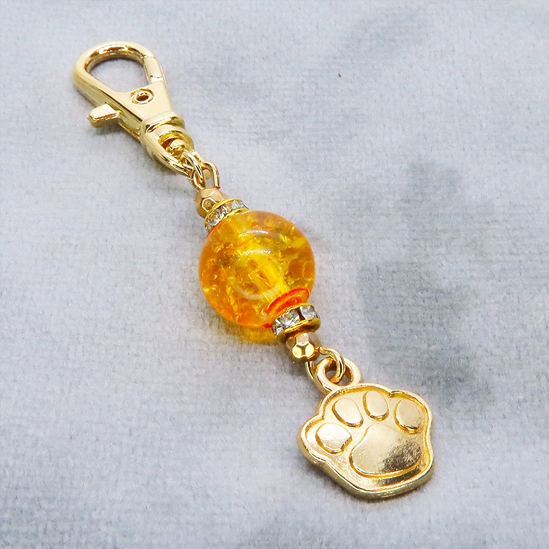 マットゴールド 肉球チャームとオレンジカラーのビーズを組合せた大人可愛いキーホルダー 金具変更可