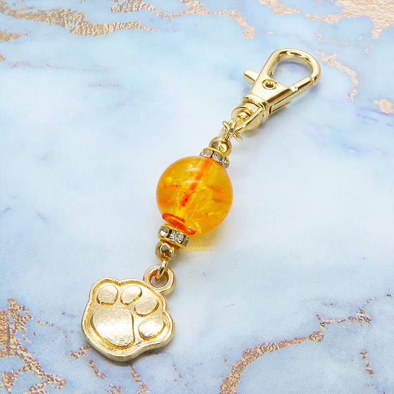 マットゴールド 肉球チャームとオレンジカラーのビーズを組合せた大人可愛いキーホルダー 金具変更可