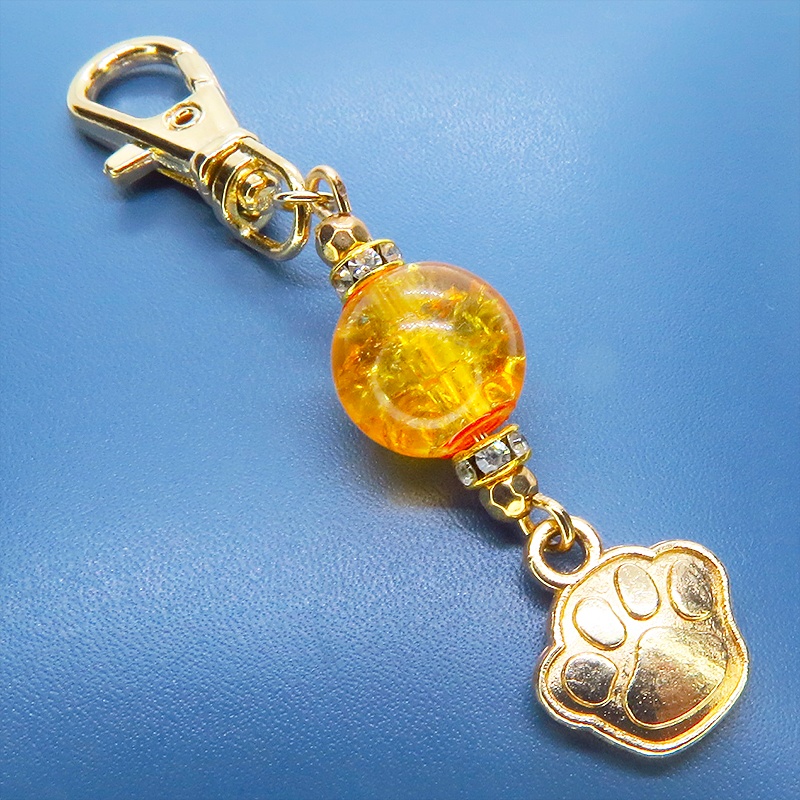 マットゴールド 肉球チャームとオレンジカラーのビーズを組合せた大人可愛いキーホルダー 金具変更可