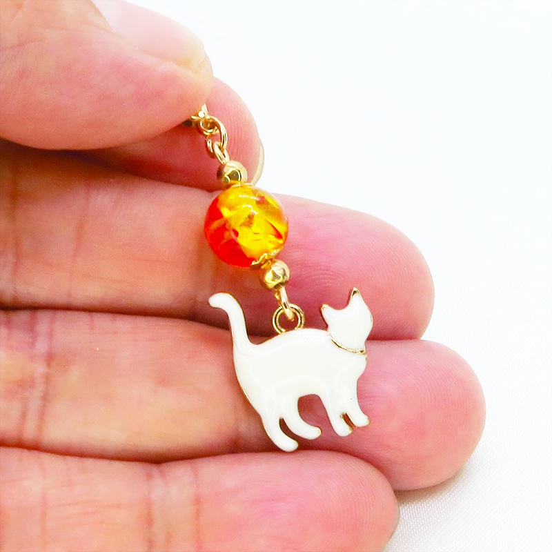 マスク・スマホチャーム 歩き白猫シルエットモチーフとオレンジイエロークリアビーズを組合せた大人可愛いチャーム