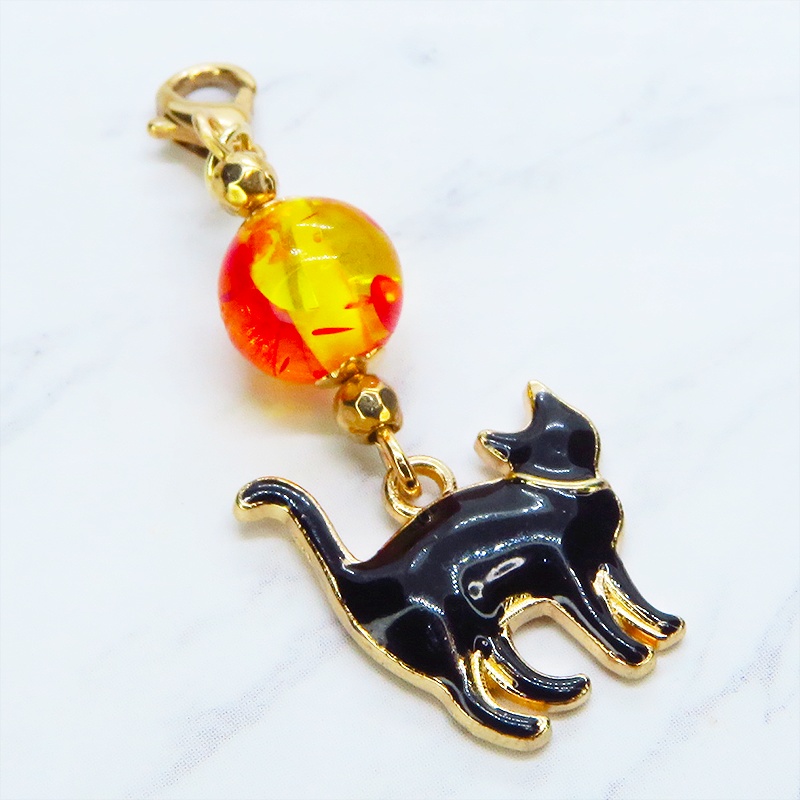 マスク・スマホチャーム 歩き黒猫シルエットモチーフとオレンジイエロークリアビーズを組合せた大人可愛いチャーム