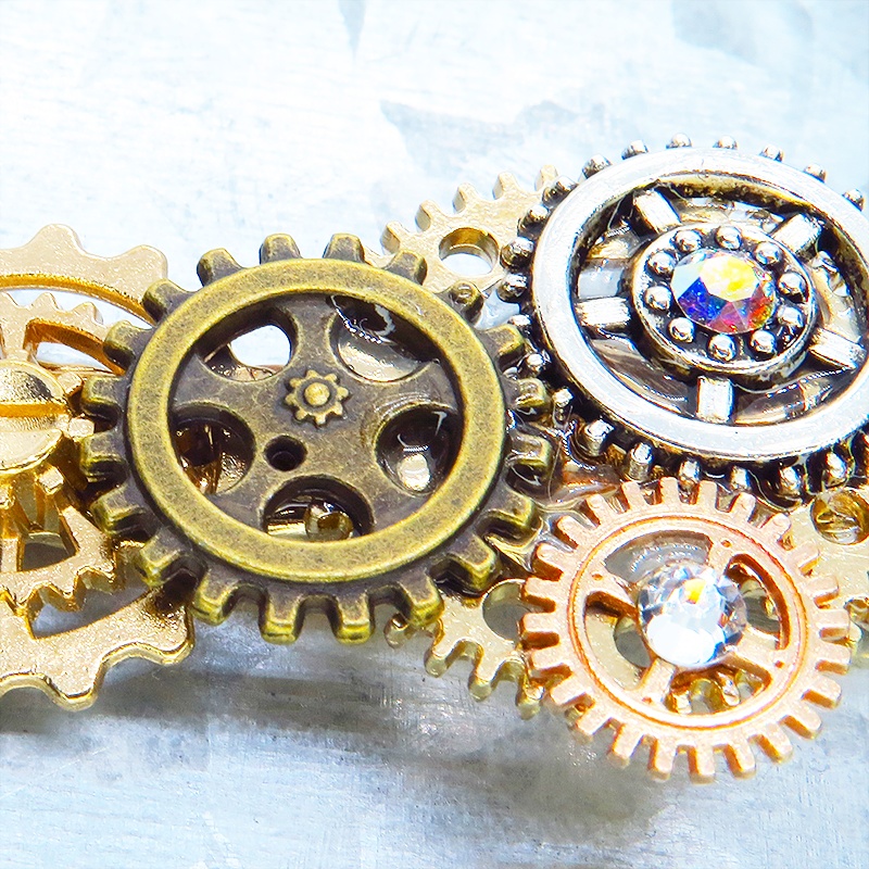 ゴールドカラー 歯車を組合せたスチームパンク風ヘアクリップ 髪飾り レジン