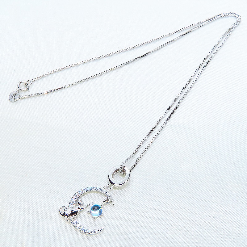 シルバー925 星にじゃれる猫が三日月に乗るモチーフのペンダント・ネックレス ムーンストーン アジャスター追加可