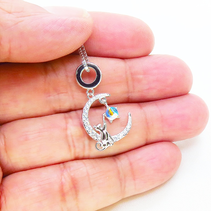 シルバー925 星にじゃれる猫が三日月に乗るモチーフのペンダント・ネックレス ムーンストーン アジャスター追加可