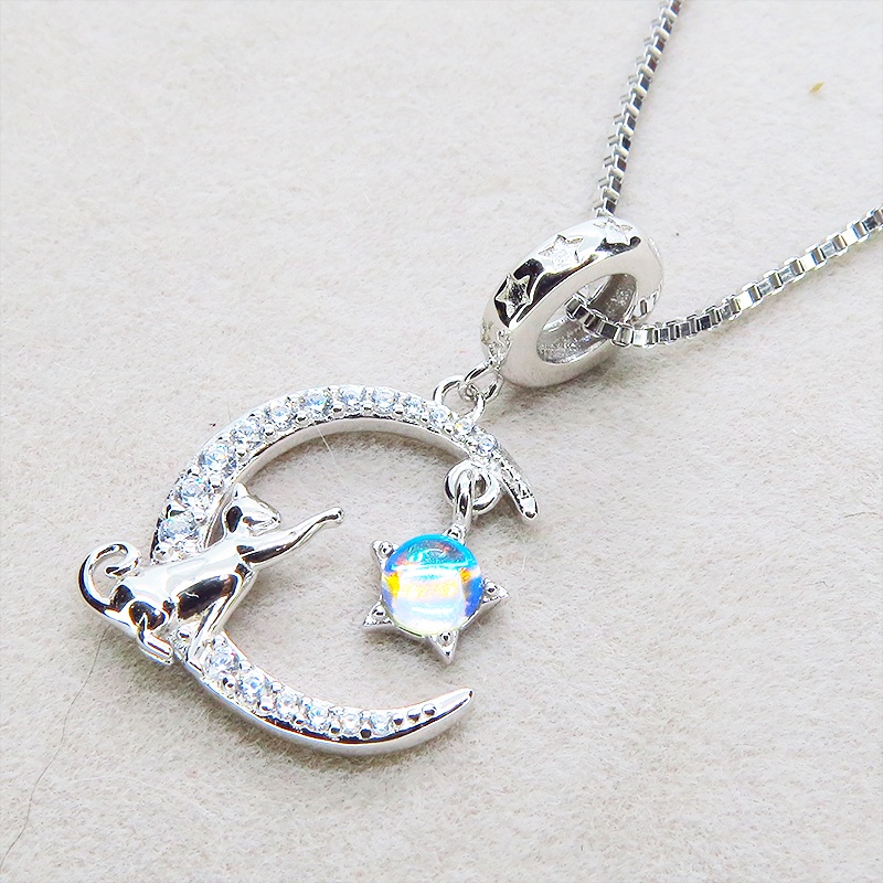 シルバー925 星にじゃれる猫が三日月に乗るモチーフのペンダント・ネックレス ムーンストーン アジャスター追加可