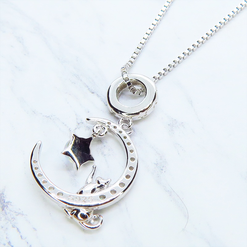 シルバー925 星にじゃれる猫が三日月に乗るモチーフのペンダント・ネックレス ムーンストーン アジャスター追加可