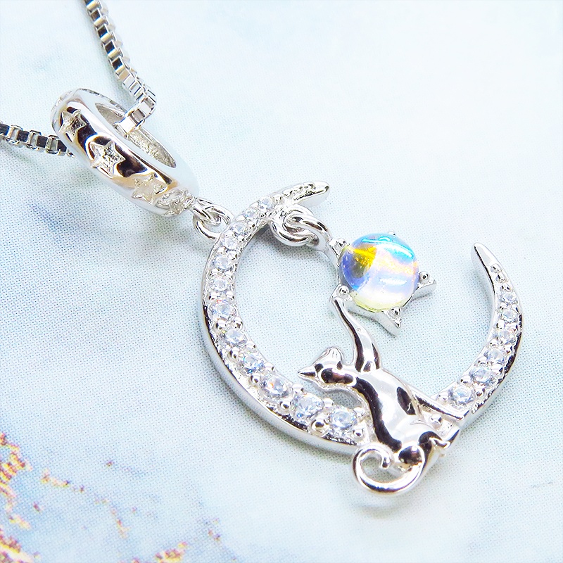 シルバー925 星にじゃれる猫が三日月に乗るモチーフのペンダント・ネックレス ムーンストーン アジャスター追加可