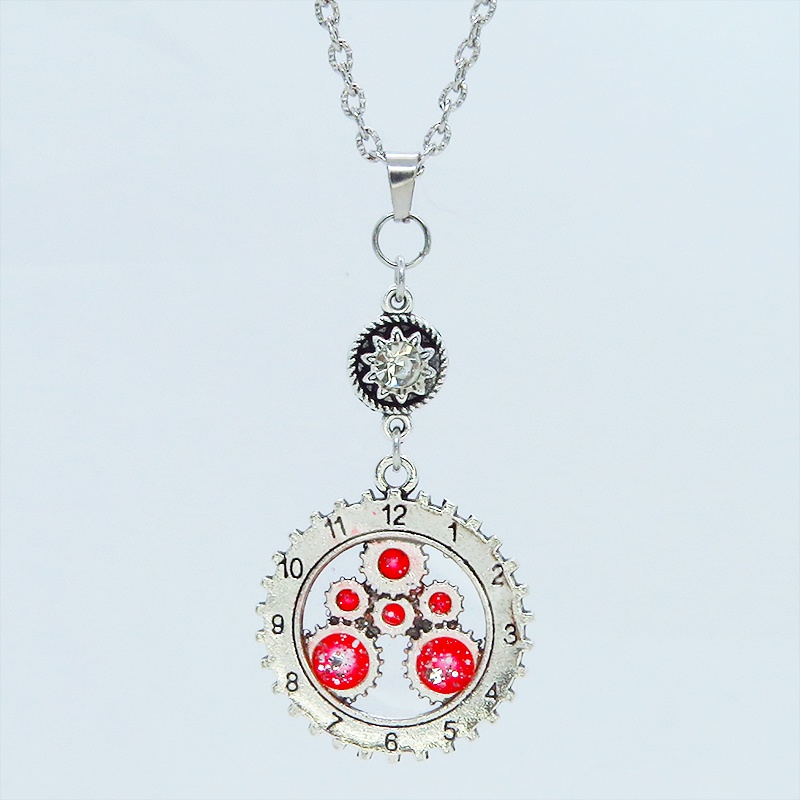 アンティークシルバー 時計と歯車を組合せたペンダントモチーフ マゼンタカラーレジン ラインストーン