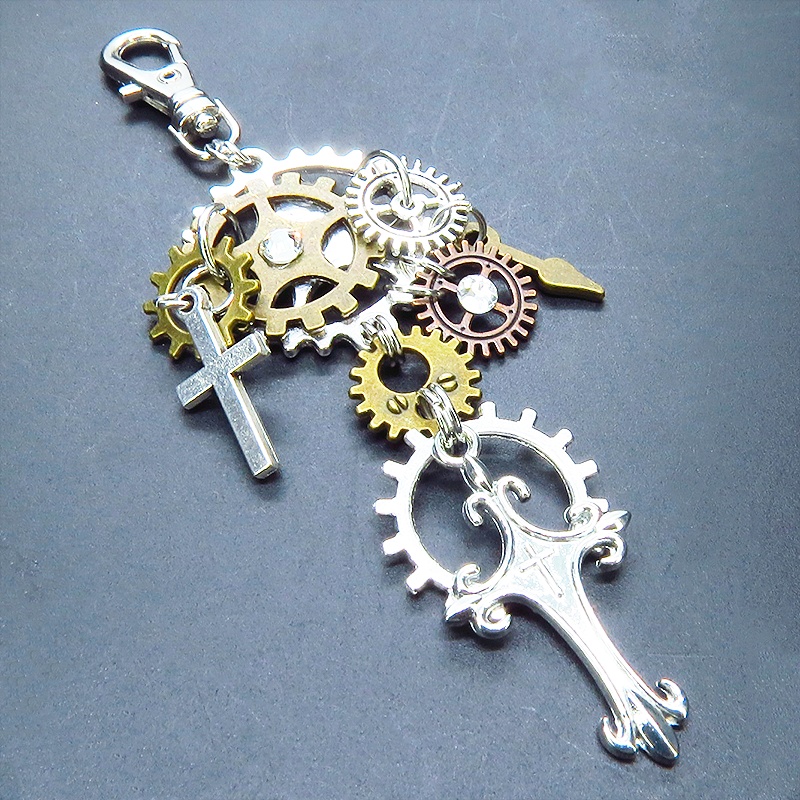 アンティークシルバー 歯車とロザリオを組合せたスチームパンク風キーホルダー バッグチャーム ラインストーン 金具変更可