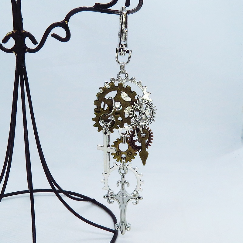 アンティークシルバー 歯車とロザリオを組合せたスチームパンク風キーホルダー バッグチャーム ラインストーン 金具変更可
