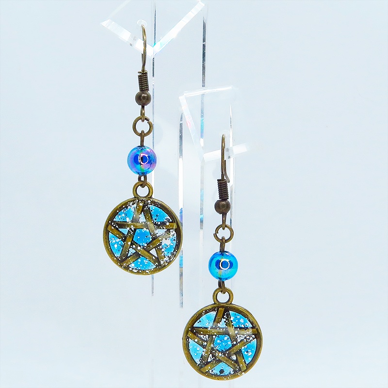アンティークゴールド ブルーレジンペンタグラムのピアス クリアブルービーズ