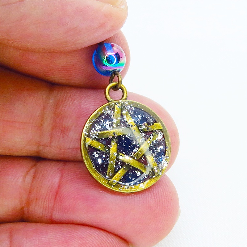 アンティークゴールド ブルーレジンペンタグラムのピアス クリアブルービーズ