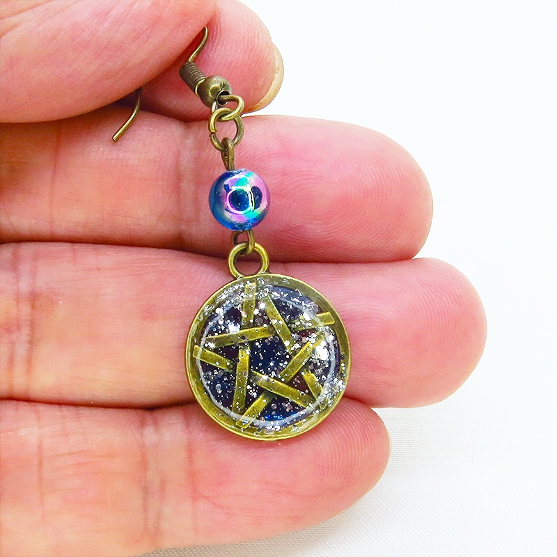 アンティークゴールド ブルーレジンペンタグラムのピアス クリアブルービーズ