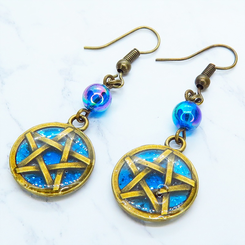 アンティークゴールド ブルーレジンペンタグラムのピアス クリアブルービーズ