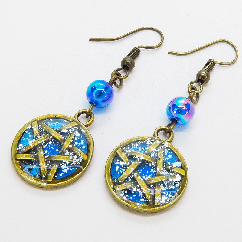 アンティークゴールド ブルーレジンペンタグラムのピアス クリアブルービーズ