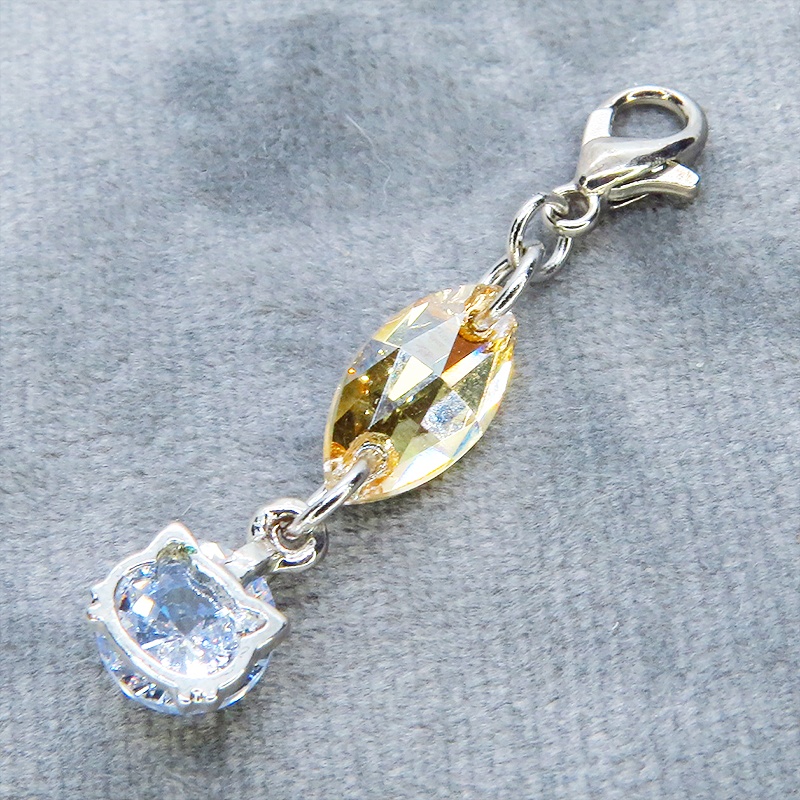 マスク・スマホチャーム シルバーカラー 猫フェイスクリスタルにスワロフスキー(ゴールドシャドー)をプラスしたチャーム 金具変更可