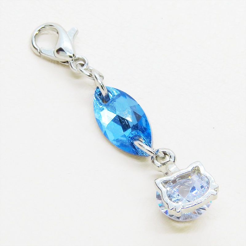 マスク・スマホチャーム シルバーカラー 猫フェイスクリスタルにスワロフスキー(アクアマリン)をプラスしたチャーム 金具変更可