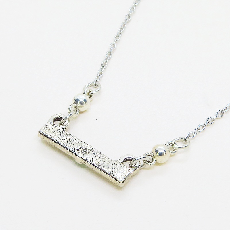 アンティークシルバー 矢の刻印プレートのワンポイントネックレス 長さ調整可 アジャスター可