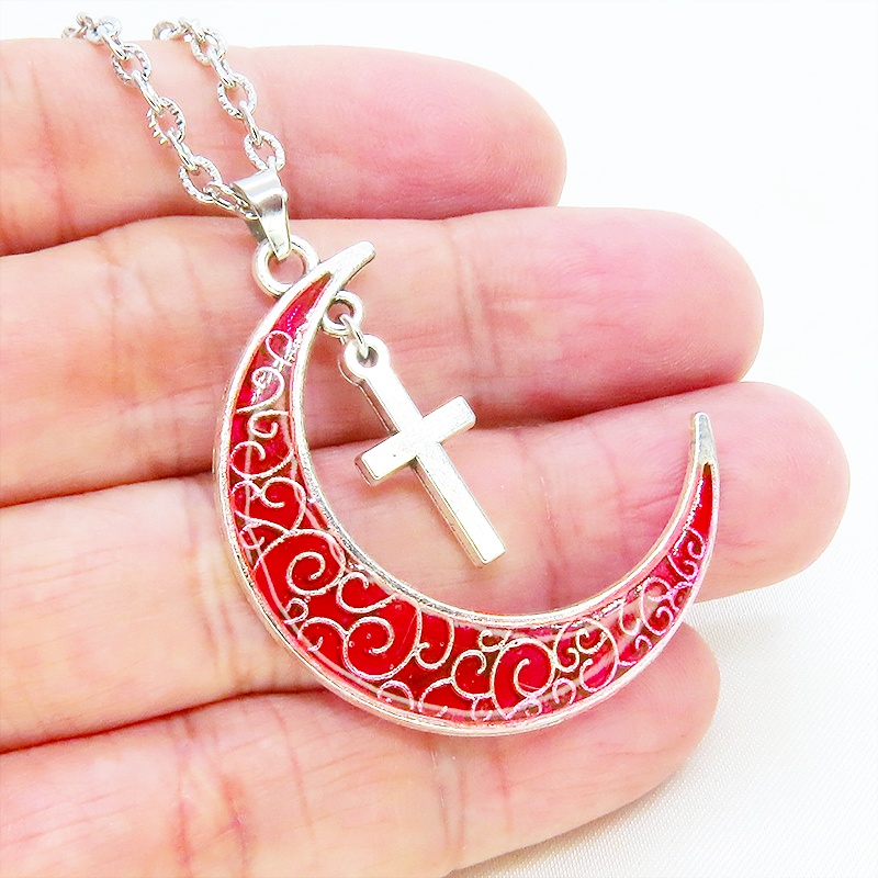 アンティークシルバー アラベスク調の透かし模様のスカーレットカラーの三日月とロザリオのネックレス 長さ調整可