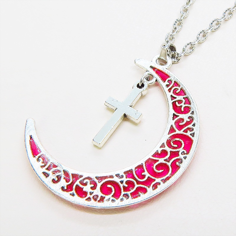 アンティークシルバー アラベスク調の透かし模様のスカーレットカラーの三日月とロザリオのネックレス 長さ調整可