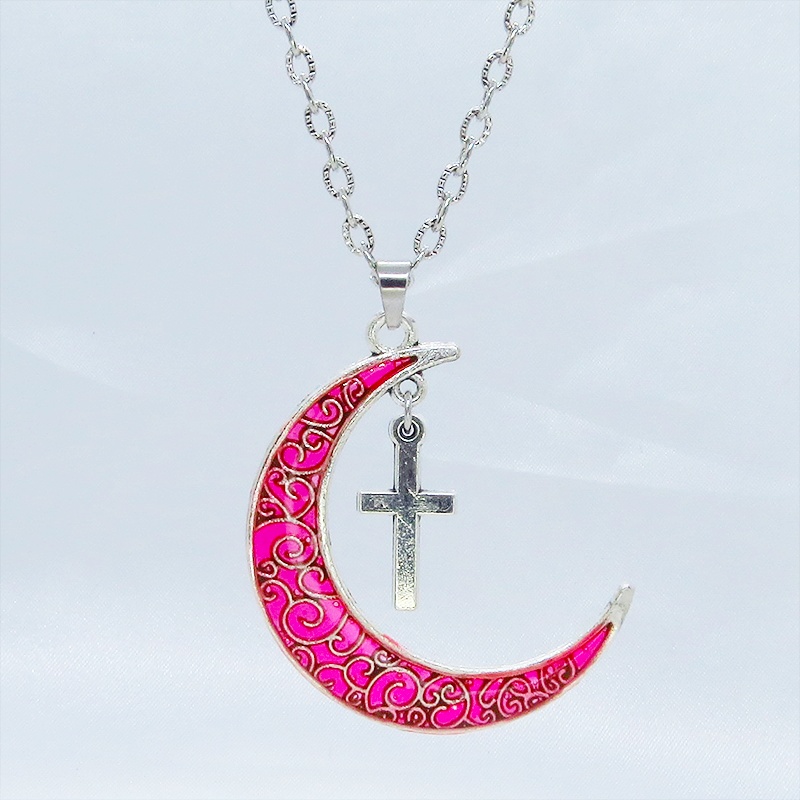 アンティークシルバー アラベスク調の透かし模様のスカーレットカラーの三日月とロザリオのネックレス 長さ調整可