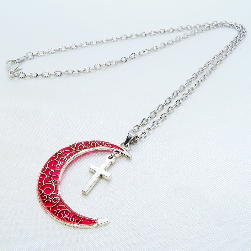 アンティークシルバー アラベスク調の透かし模様のスカーレットカラーの三日月とロザリオのネックレス 長さ調整可