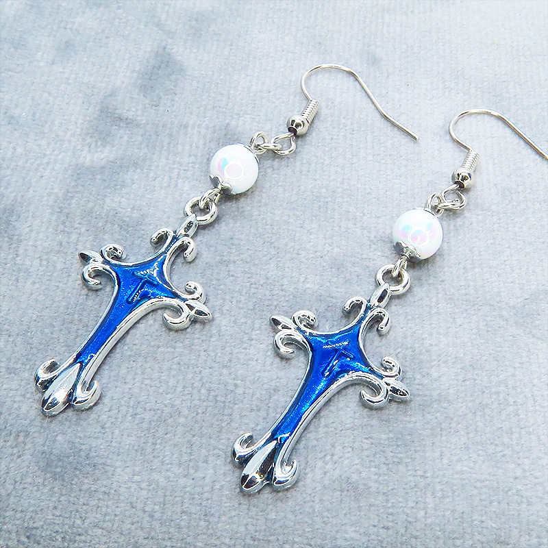 アンティークシルバー ゴシック調ブルーロザリオとホワイトビーズを組合せたピアス ブルーレジン サージカル可