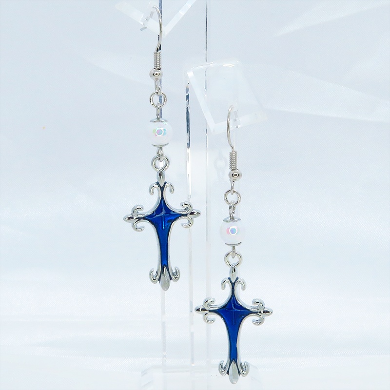 アンティークシルバー ゴシック調ブルーロザリオとホワイトビーズを組合せたピアス ブルーレジン サージカル可