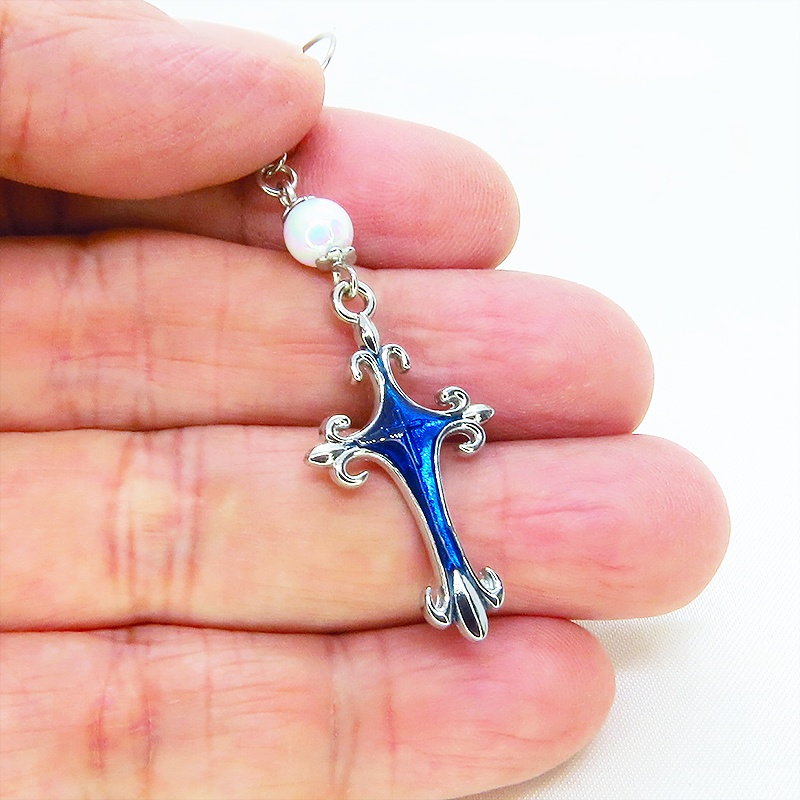 アンティークシルバー ゴシック調ブルーロザリオとホワイトビーズを組合せたピアス ブルーレジン サージカル可