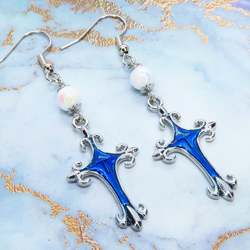 アンティークシルバー ゴシック調ブルーロザリオとホワイトビーズを組合せたピアス ブルーレジン サージカル可