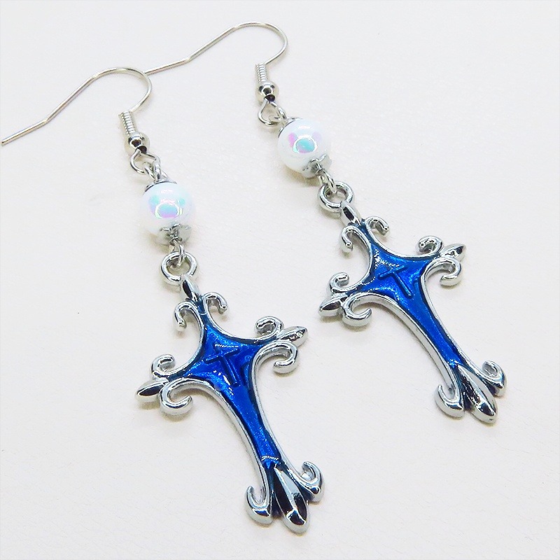 アンティークシルバー ゴシック調ブルーロザリオとホワイトビーズを組合せたピアス ブルーレジン サージカル可