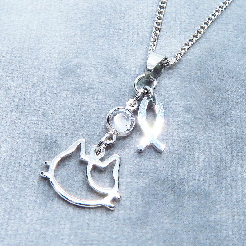 シルバーカラー 三毛猫フェイスとラインストーンを組合せたコンパクトなネックレス 長さ調整可 ステンレス可