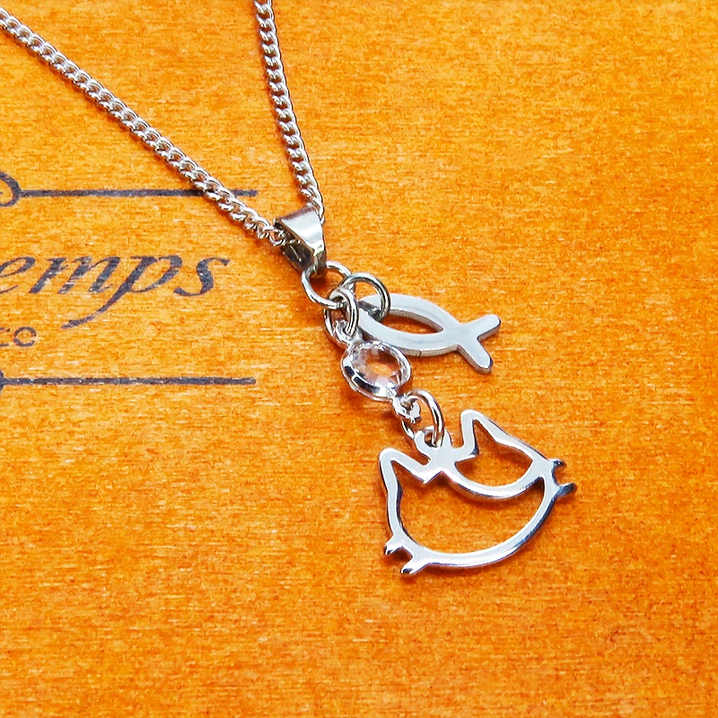 シルバーカラー 三毛猫フェイスとラインストーンを組合せたコンパクトなネックレス 長さ調整可 ステンレス可