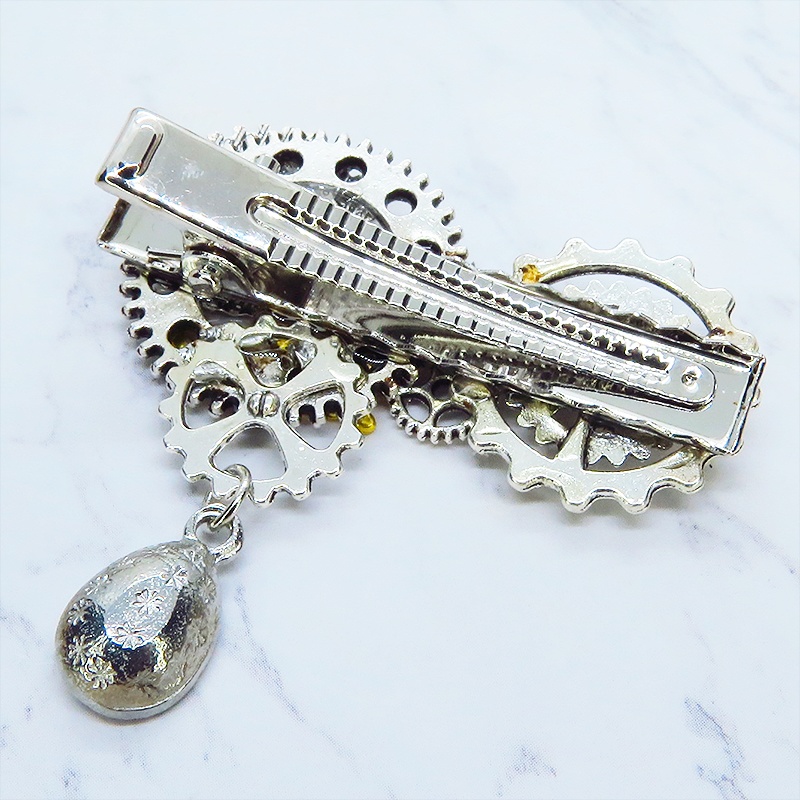 アンティークシルバー ゴールドカラーの猫と歯車を組合せたスチームパンク風ヘアクリップ 髪飾り レジン ラインストーン