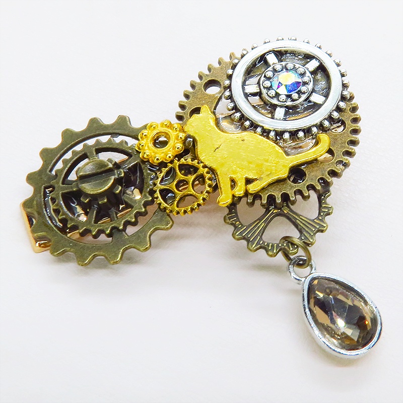 アンティークゴールド ゴールドカラーの猫と歯車を組合せたスチームパンク風ヘアクリップ 髪飾り レジン ラインストーン