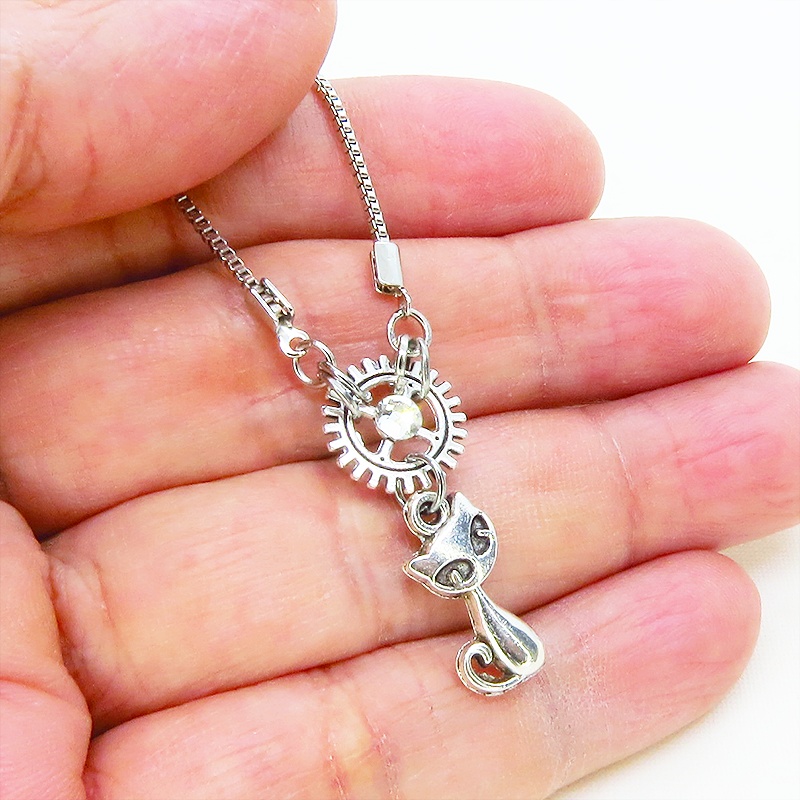 アンティークシルバー 猫と歯車のコンパクトなネックレス ベネチアンチェーン アジャスター可