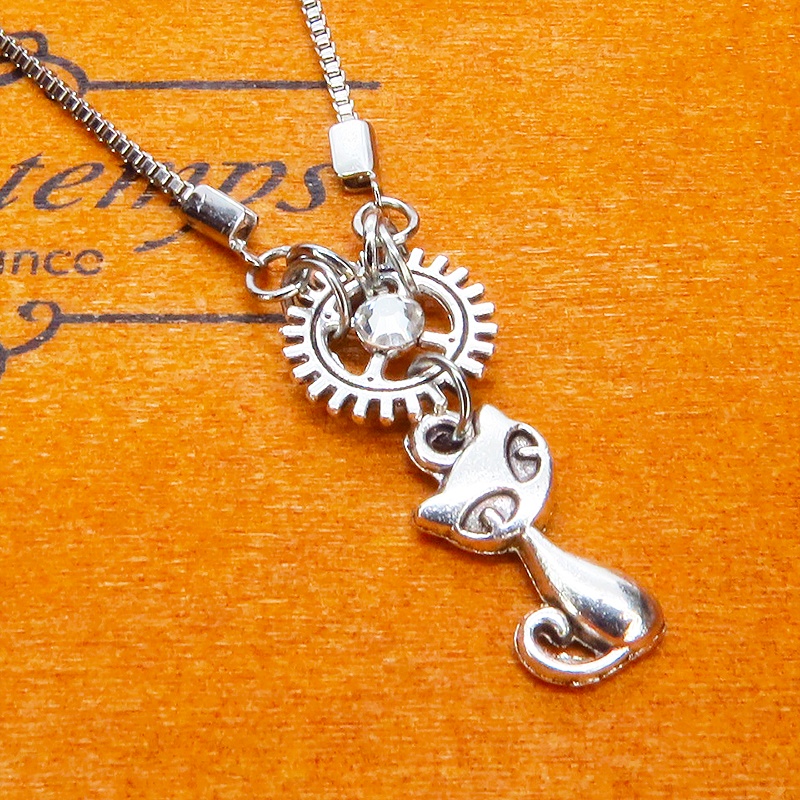 アンティークシルバー 猫と歯車のコンパクトなネックレス ベネチアンチェーン アジャスター可