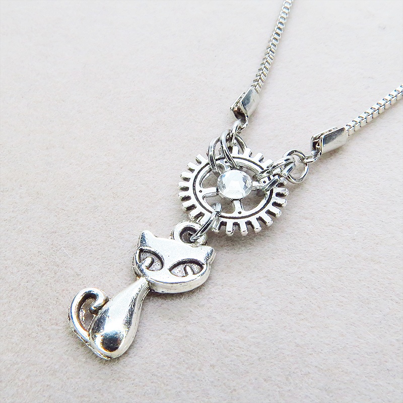アンティークシルバー 猫と歯車のコンパクトなネックレス ベネチアンチェーン アジャスター可