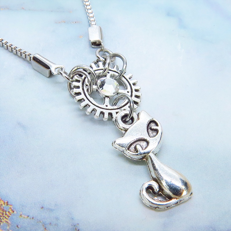 アンティークシルバー 猫と歯車のコンパクトなネックレス ベネチアンチェーン アジャスター可
