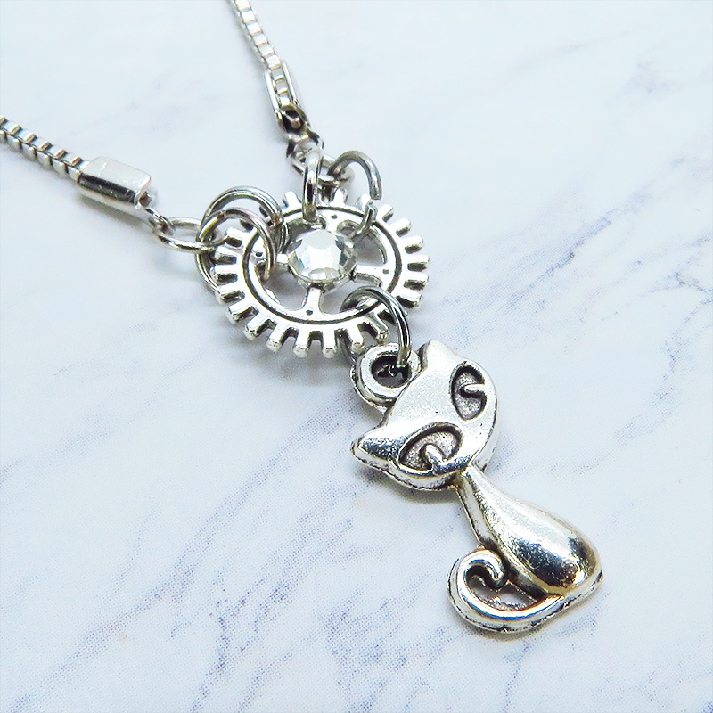 アンティークシルバー 猫と歯車のコンパクトなネックレス ベネチアンチェーン アジャスター可