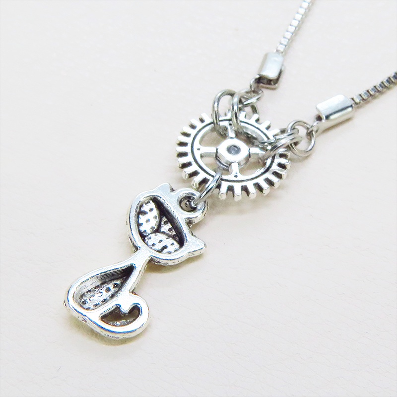 アンティークシルバー 猫と歯車のコンパクトなネックレス ベネチアンチェーン アジャスター可