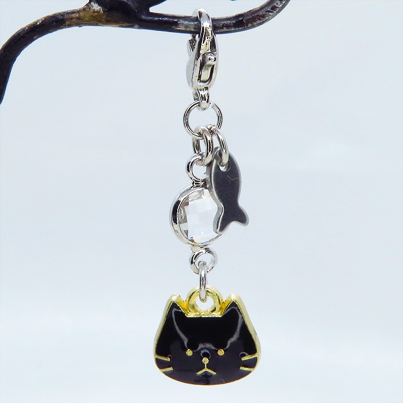 マスク・スマホチャーム ブラックカラー 猫フェイスモチーフのコンパクトなチャーム ラインストーン 金具変更可