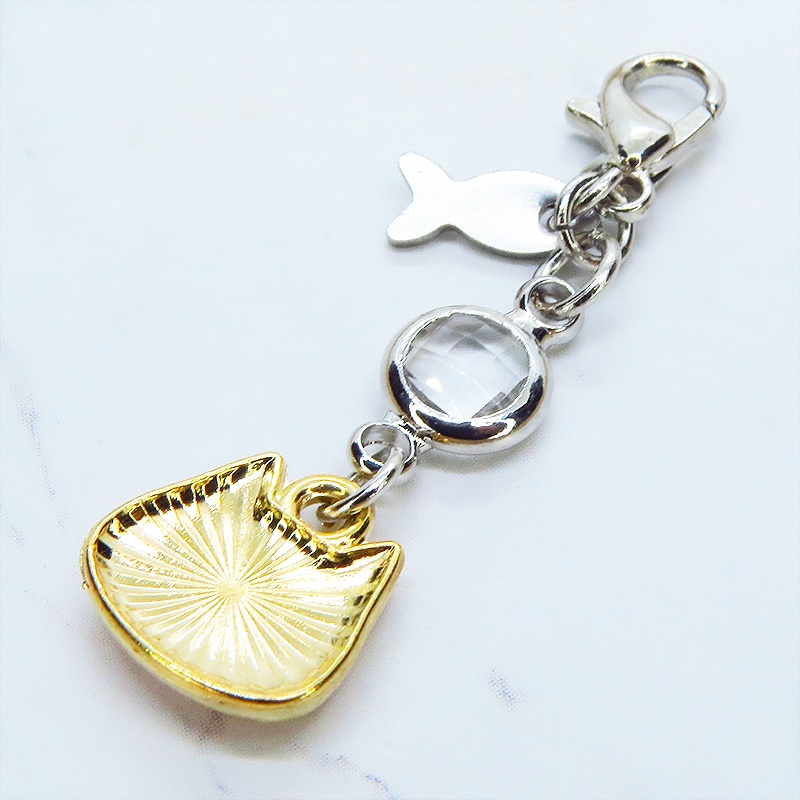 マスク・スマホチャーム ライトピンク 猫フェイスモチーフのコンパクトなチャーム ラインストーン 金具変更可